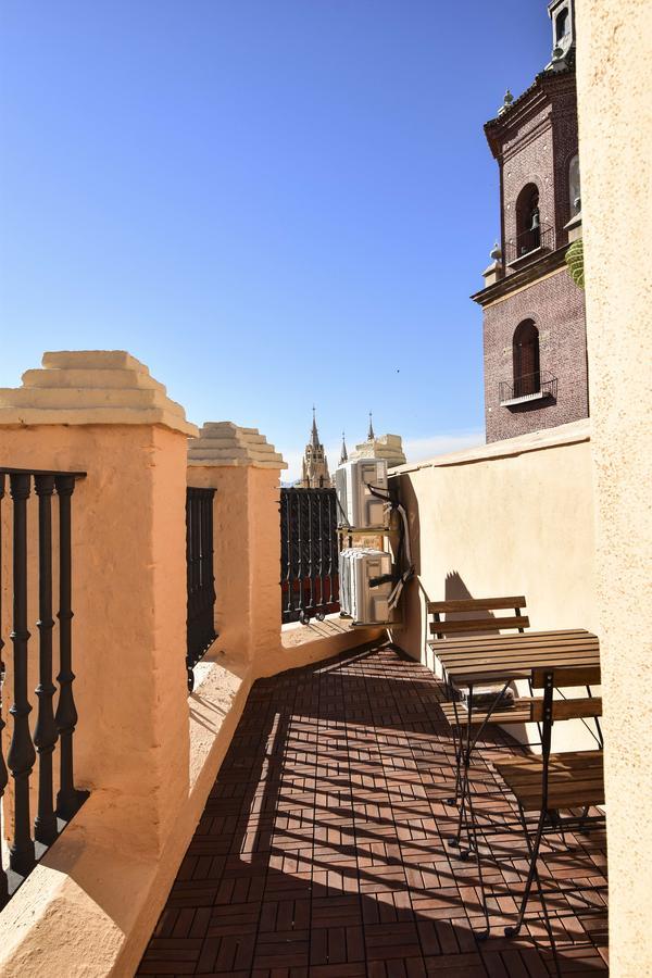 Letmalaga Comedy Exterior photo