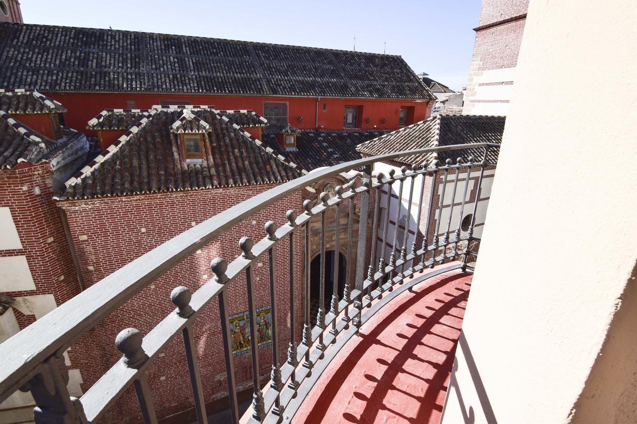 Letmalaga Comedy Exterior photo