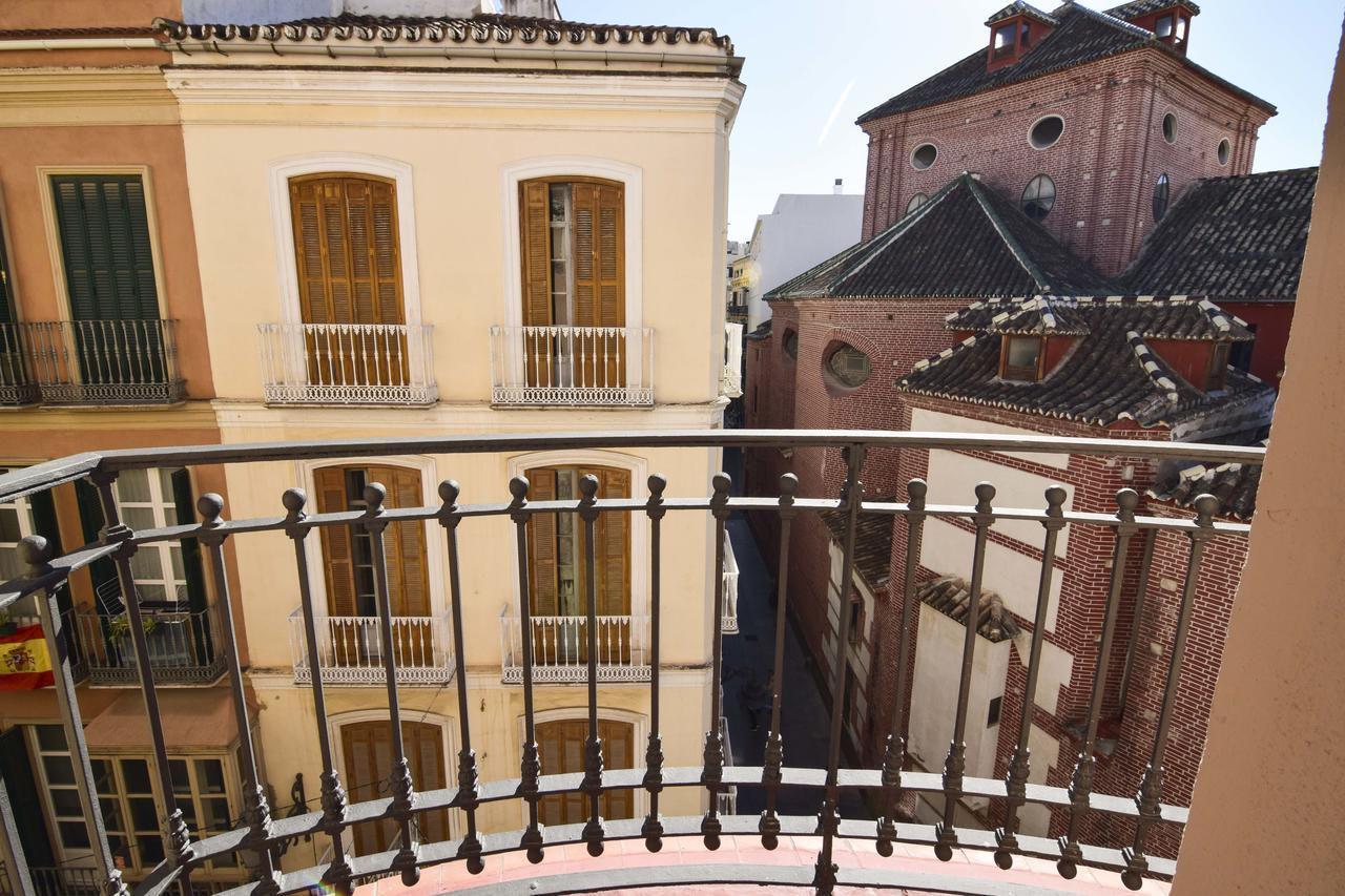Letmalaga Comedy Exterior photo